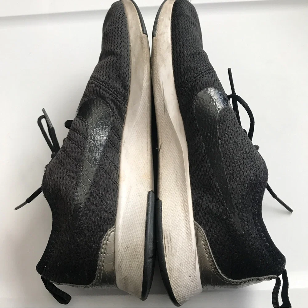 3/$15 Nike (youth) dualtone racer running shoes